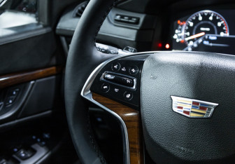 Подержанный автомобиль Cadillac Escalade Suv 2015 года (34 фото)