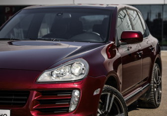 Подержанный автомобиль Porsche Cayenne 2007 года (2 фото)