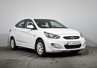 Подержанный автомобиль Hyundai Solaris Sedan 2011 года (3 фото)