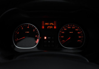 Подержанный автомобиль Renault Duster 2013 года (16 фото)