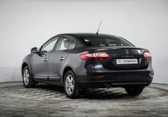 Подержанный автомобиль Renault Fluence 2010 года (7 фото)