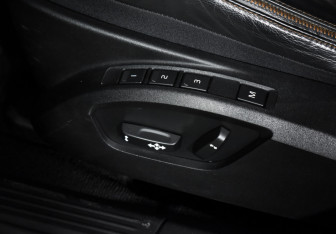 Подержанный автомобиль Volvo V40 Cross Country 2013 года (11 фото)
