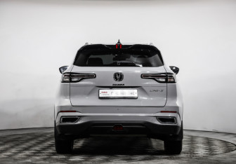 Подержанный автомобиль Changan UNI-S 2024 года (6 фото)
