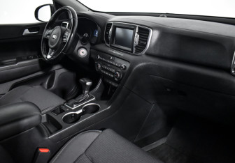 Подержанный автомобиль Kia Sportage 2017 года (13 фото)