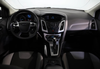 Подержанный автомобиль Ford Focus Hatchback 2013 года (9 фото)
