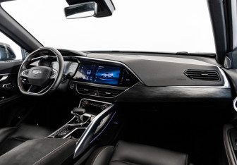 Подержанный автомобиль Geely Tugella 2023 года (10 фото)