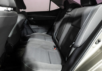 Подержанный автомобиль Toyota Corolla Sedan 2018 года (10 фото)