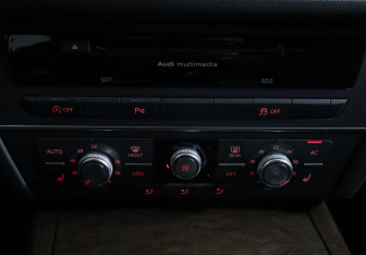 Подержанный автомобиль Audi A6 Sedan 2012 года (24 фото)