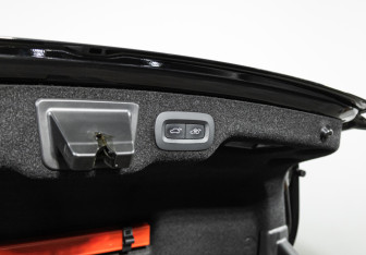 Подержанный автомобиль Volvo S90 2017 года (23 фото)