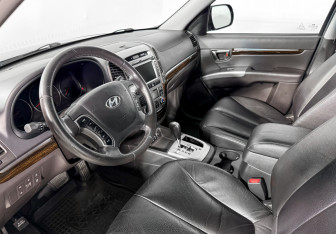 Подержанный автомобиль Hyundai Santa Fe 2011 года (9 фото)