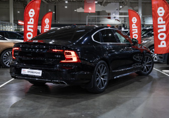 Подержанный автомобиль Volvo S90 2018 года (7 фото)