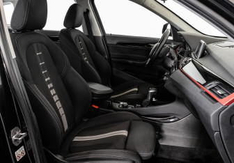 Подержанный автомобиль BMW X1 2017 года (22 фото)