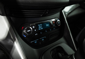Подержанный автомобиль Ford Kuga 2014 года (17 фото)