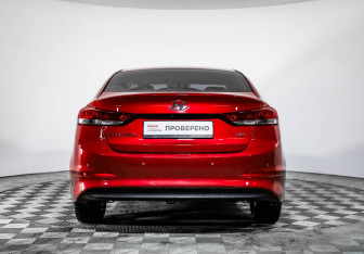 Подержанный автомобиль Hyundai Elantra Sedan 2016 года (6 фото)