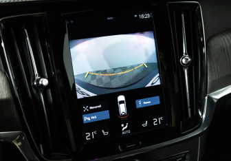 Подержанный автомобиль Volvo V90 Cross Country 2020 года (19 фото)