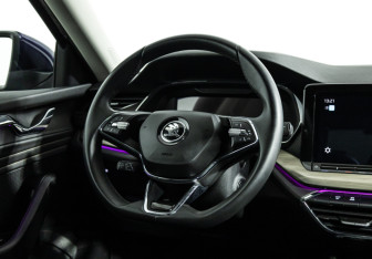 Подержанный автомобиль Skoda Octavia Liftback 2023 года (15 фото)