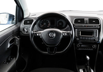 Подержанный автомобиль Volkswagen Polo Sedan 2018 года (13 фото)