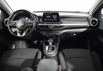 Подержанный автомобиль Kia Cerato Sedan 2022 года (11 фото)