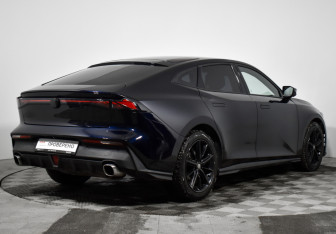 Подержанный автомобиль Changan UNI-V 2023 года (5 фото)