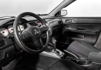 Подержанный автомобиль Mitsubishi Lancer Sedan 2006 года (9 фото)