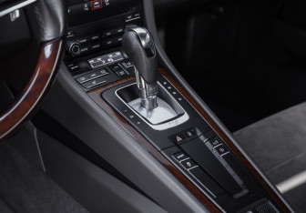Подержанный автомобиль Porsche Cayman 2018 года (22 фото)