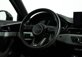 Подержанный автомобиль Audi A4 Sedan 2021 года (15 фото)