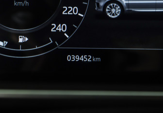 Подержанный автомобиль Land Rover Range Rover Sport 2018 года (33 фото)