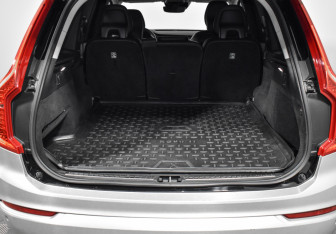 Подержанный автомобиль Volvo XC90 2019 года (21 фото)