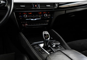 Подержанный автомобиль BMW X6 2018 года (17 фото)