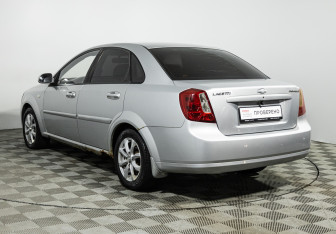 Подержанный автомобиль Chevrolet Lacetti Sedan 2007 года (7 фото)