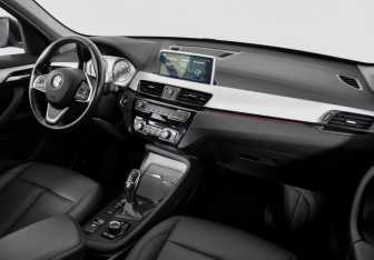 Подержанный автомобиль BMW X1 2019 года (10 фото)