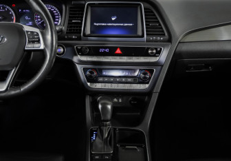 Подержанный автомобиль Hyundai Sonata 2019 года (11 фото)