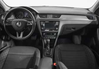 Подержанный автомобиль Skoda Rapid Liftback 2019 года (13 фото)