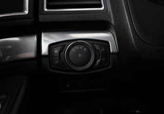 Подержанный автомобиль Ford Explorer 2015 года (17 фото)