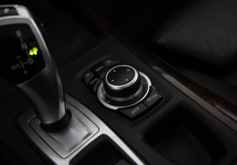 Подержанный автомобиль BMW X5 2008 года (15 фото)