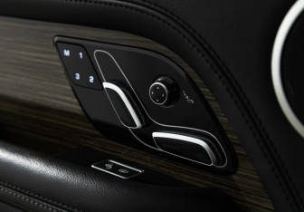 Подержанный автомобиль Land Rover Range Rover 2018 года (22 фото)