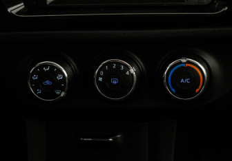 Подержанный автомобиль Toyota Corolla Sedan 2014 года (14 фото)