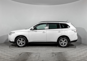 Подержанный автомобиль Mitsubishi Outlander 2013 года (8 фото)