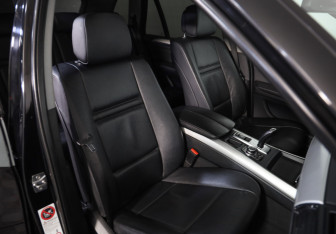 Подержанный автомобиль BMW X5 2010 года (25 фото)