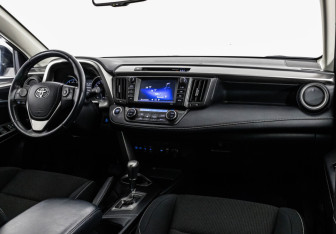 Подержанный автомобиль Toyota RAV4 2018 года (9 фото)