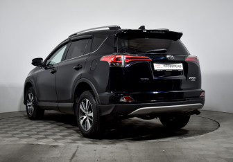 Подержанный автомобиль Toyota RAV4 2019 года (7 фото)