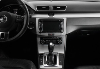 Подержанный автомобиль Volkswagen Passat Sedan 2011 года (14 фото)