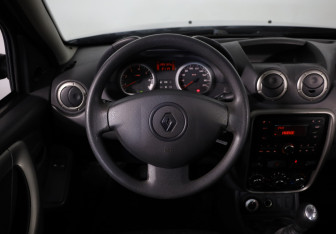 Подержанный автомобиль Renault Duster 2014 года (10 фото)