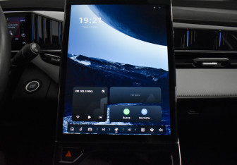 Подержанный автомобиль Geely Atlas 2024 года (16 фото)