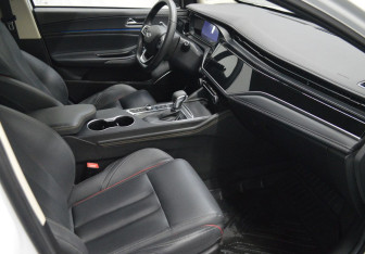 Подержанный автомобиль Omoda S5 2023 года (11 фото)