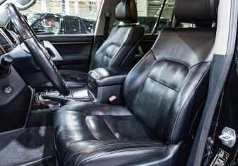 Подержанный автомобиль Toyota Land Cruiser Suv 2012 года (14 фото)