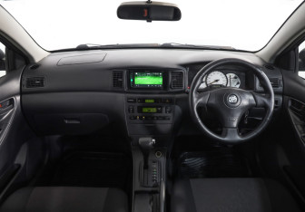 Подержанный автомобиль Toyota Corolla Hatchback 2002 года (7 фото)