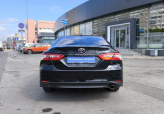Подержанный автомобиль Toyota Camry Sedan 2021 года (5 фото)