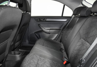 Подержанный автомобиль Skoda Rapid Liftback 2018 года (13 фото)