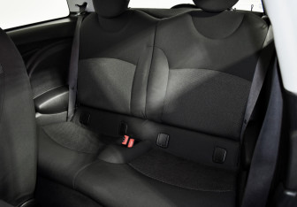 Подержанный автомобиль MINI Hatch 2008 года (11 фото)